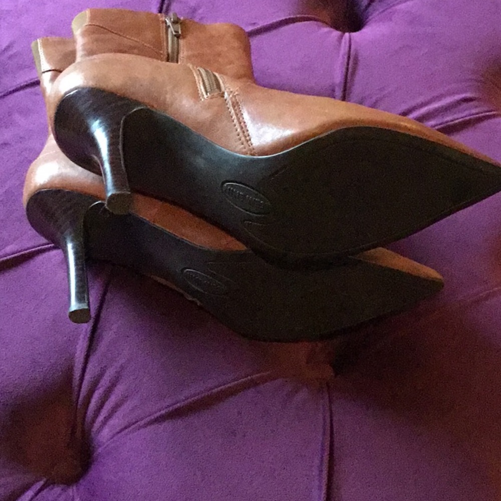 Ankle Boot - Picture 2 of 4